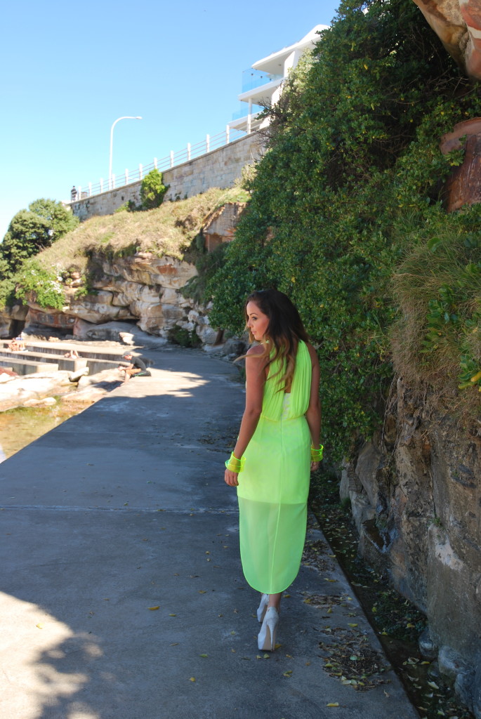 amber renae neon dress seduce sydney australia australian beach blog blogger outfit inspo inspiration ootd backless
