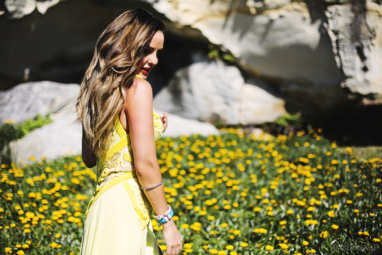 amber renae sydney fashion blog blogger australian style beach bondi yellow flowers sunshine blonde hair